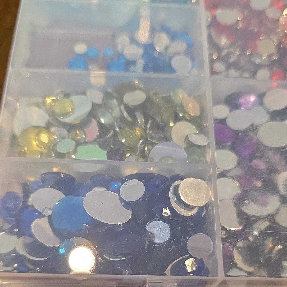 (J61)  Multi-Color Rhinestone Set - Picture 5 of 6